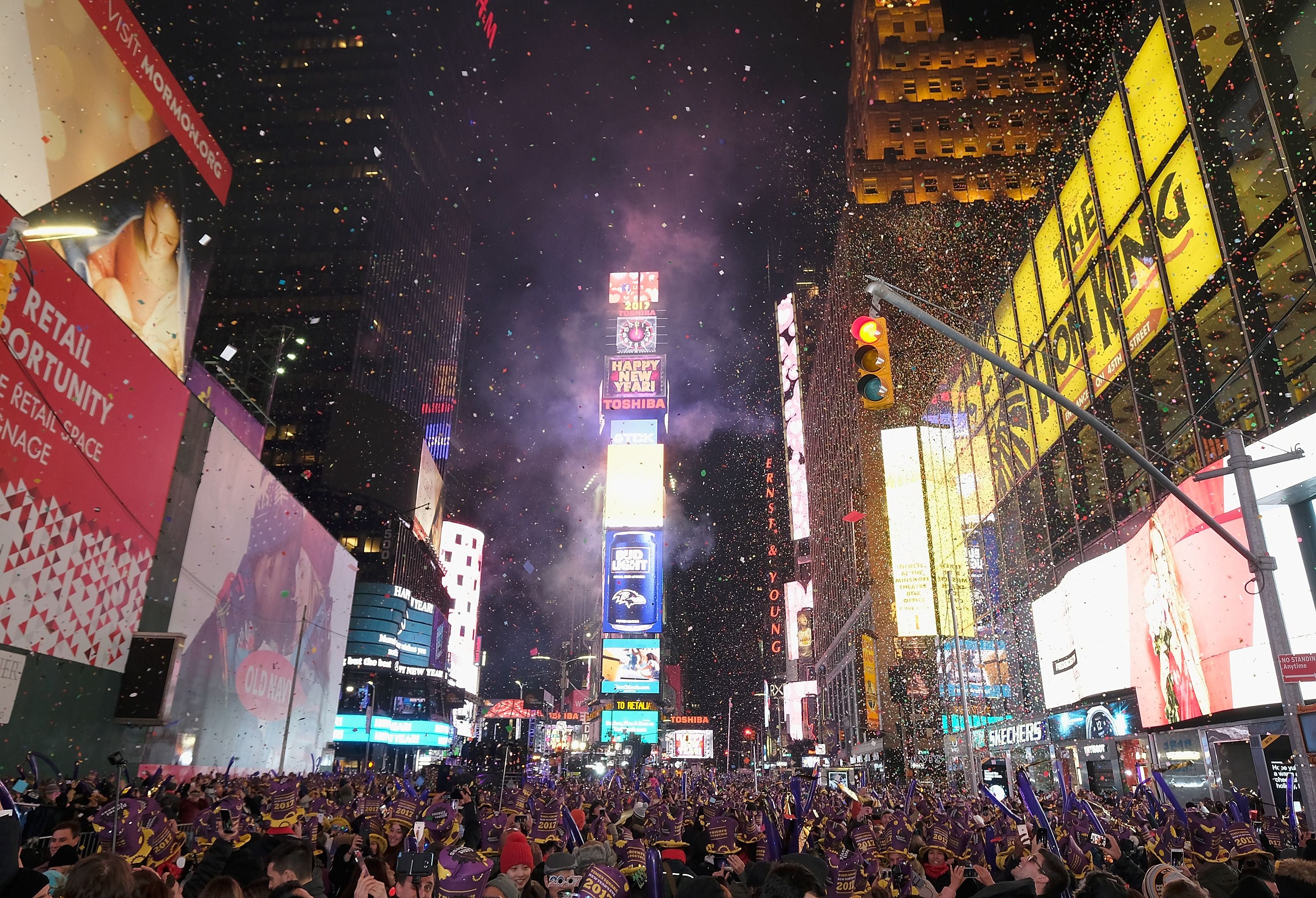 1 Million Partygoers Ring In New Year In Times Square