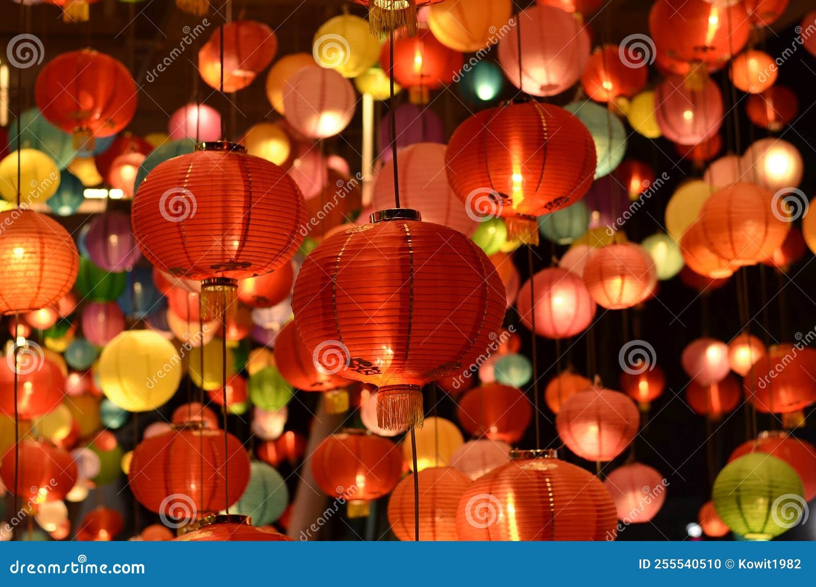 7 Ways To Use Chinese Lanterns For New Year