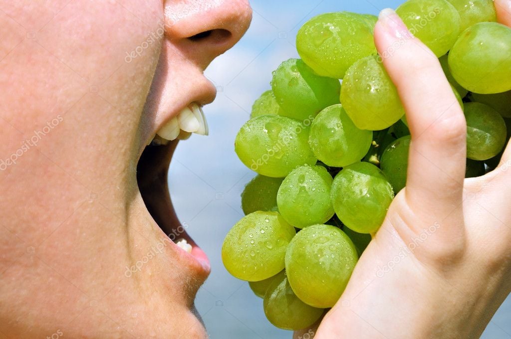 How to Eat Your 12 Grapes