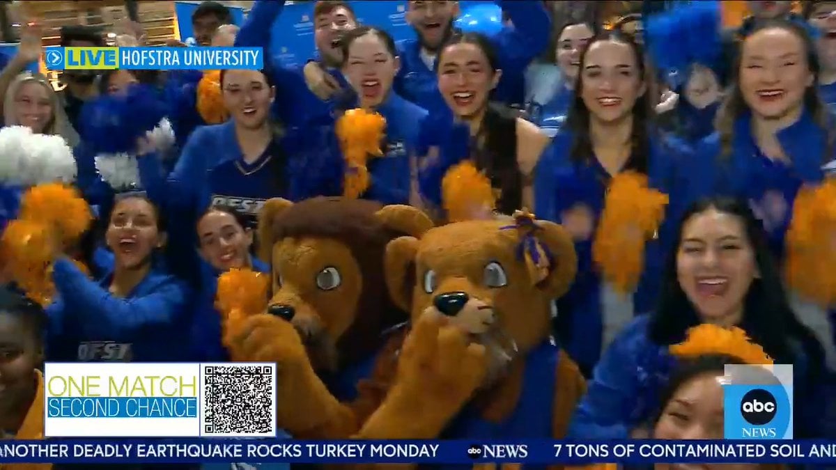 Hofstra University Students Registering