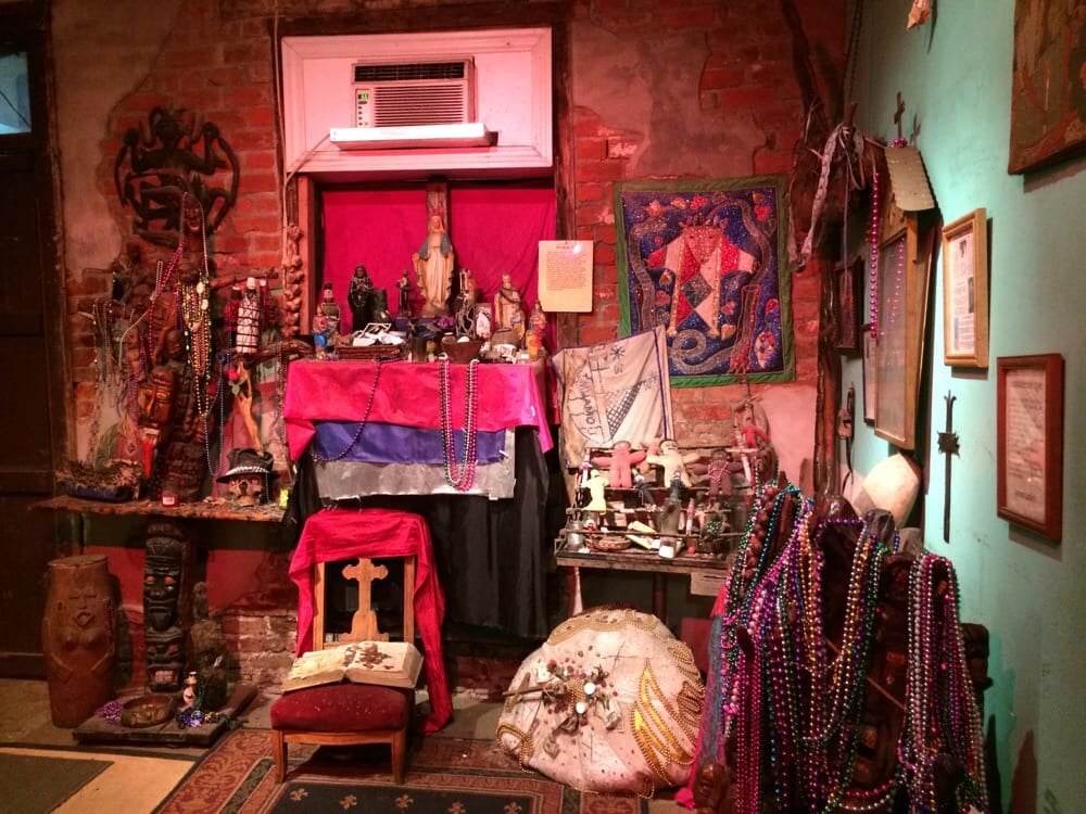 Visiting the New Orleans Historic Voodoo Museum