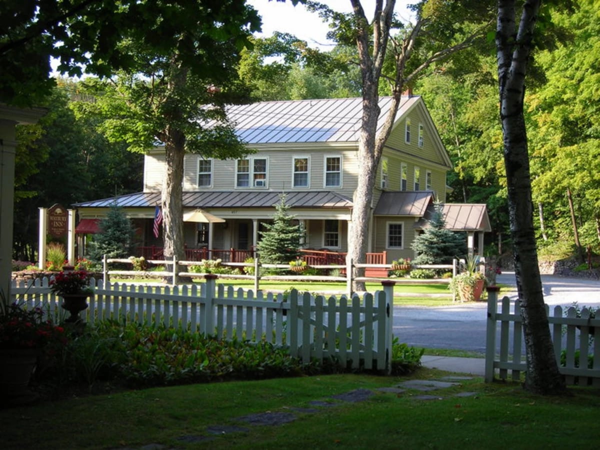 Newhart Inn Exterior