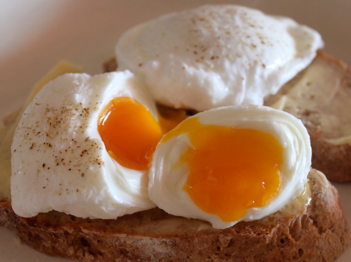 Poaching eggs requires a delicate balance of heat, timing, and technique