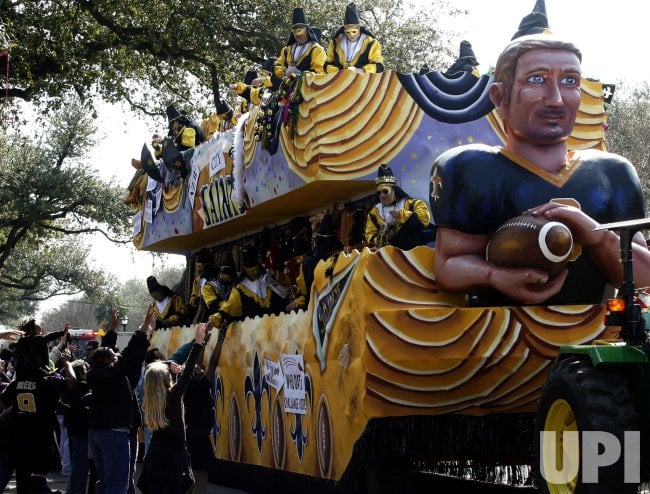 New Orleans Saints Mardi Gras Jersey Fans